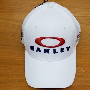 NWT Oakley Cap